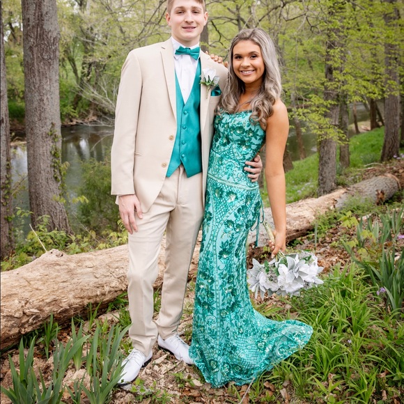 Worn for a couple hours, very comfortable, very fitted, and slim - Picture 2 of 3